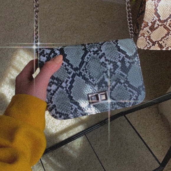 SALE! NEW! FAUX SNAKESKIN BLACK/GREY OVER SHOULDER - Picture 2 of 5